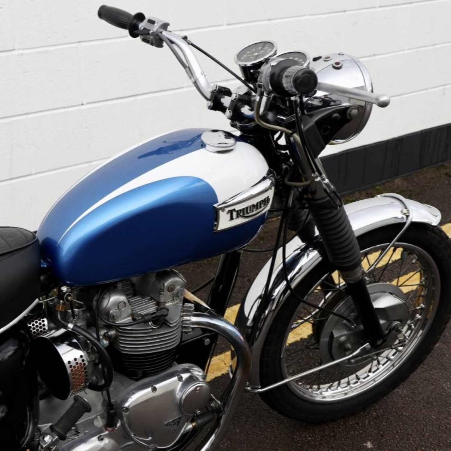 Triumph Ice White Motorcycle Paint